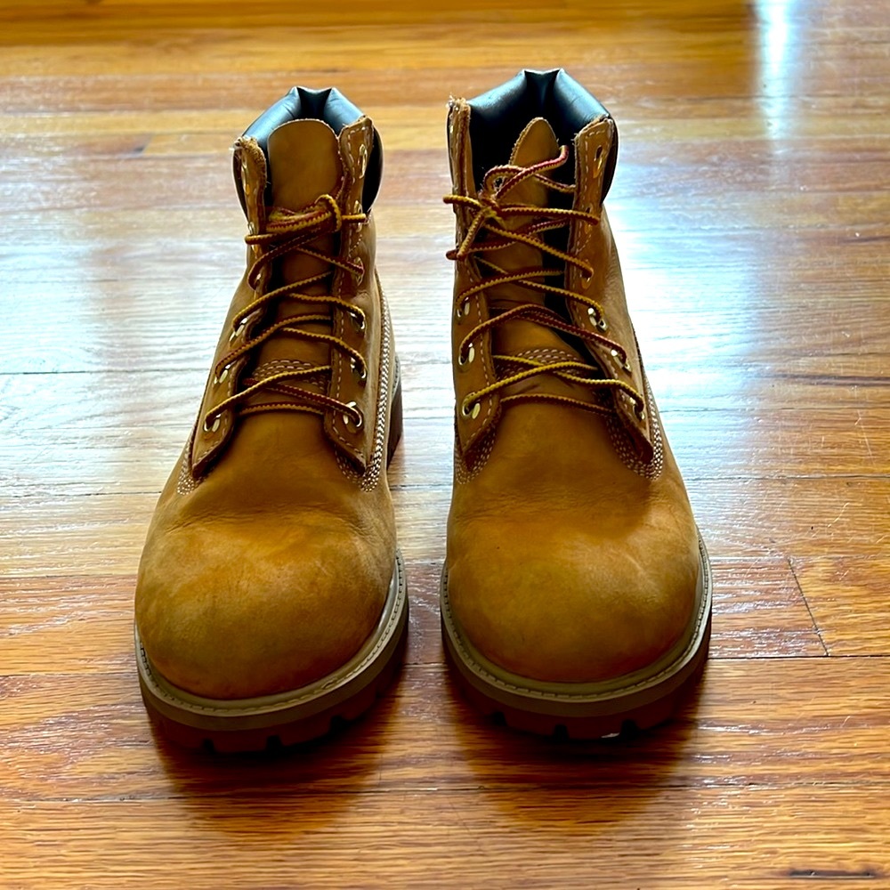Timberland boots: women’s size 5. Great condition. Check photos.